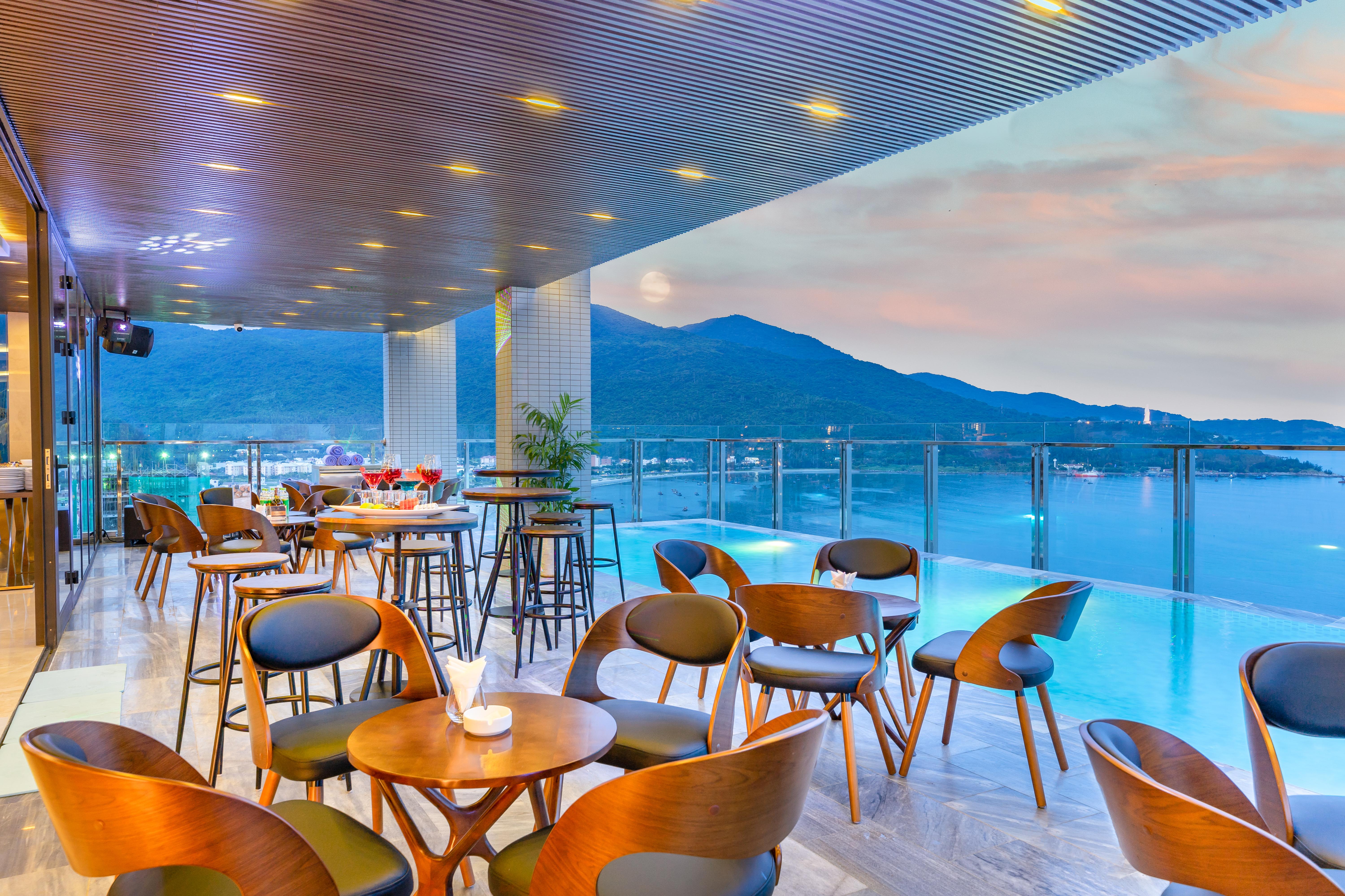 Grand Gold Beach Hotel & Spa Da Nang Exterior photo