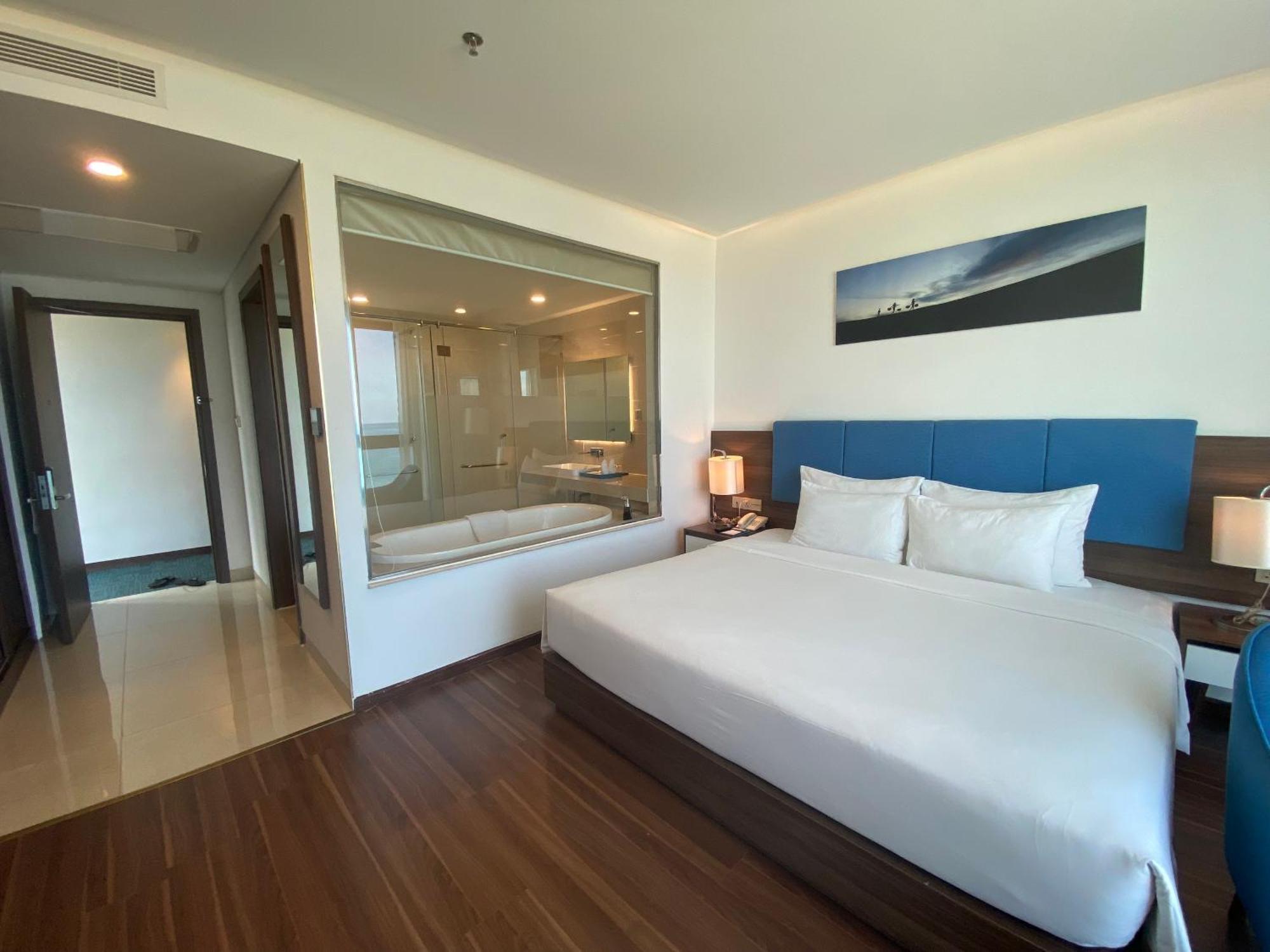 Grand Gold Beach Hotel & Spa Da Nang Exterior photo